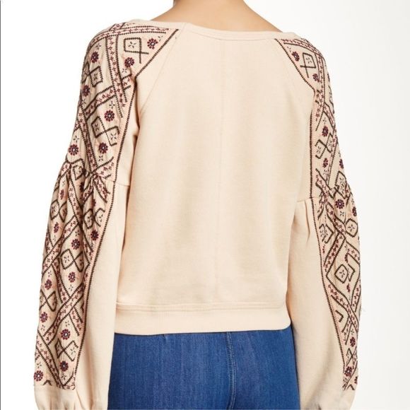 FREE PEOPLE Senorita Embroidered Puff Sleeve
V-Neck Sweatshirt NWOT Size Medium - Picture 5 of 10